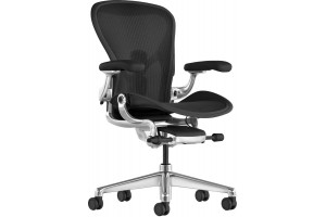 Офисное кресло Herman Miller Aeron Black Onyx/Polished Aluminum, размеры A,B,C Офисное кресло Herman Miller Aeron Black Onyx/Polished Aluminum, размеры A,B,C
